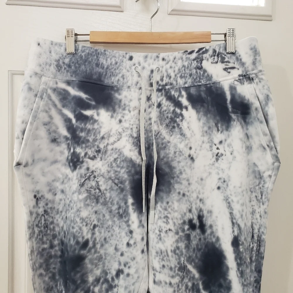 Lululemon Athletica warm down jogger marble dye Size 14
